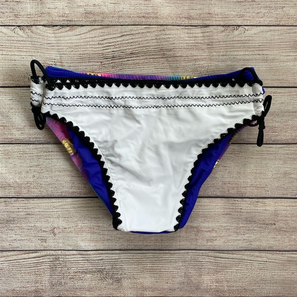 ⭐️ SOLD ⭐️ VENUS Bikini Bottom BUNDLE Size 4 - Picture 7 of 10